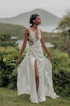 Vestido Camélia - silhueta trompete em crepe amanda com drapeado, máxi flores em gazar e cauda em musseline de seda.