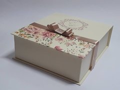 Caixa 18x21x8 para Mini Champanhe para 2 Taças c/ forro de cetim na internet