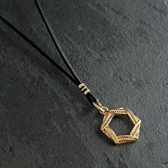 Colar Couro Hexagonal - comprar online