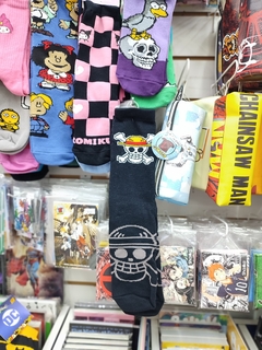 MEDIAS LARGAS CALAVERA LUFFY (MODELO B) - ONE PIECE