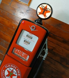 Bomba de Gasolina em Fibra, com Frigobar Embutido (Frigobar por conta do comprador, não inclui o frigobar) - Modelo: Personalizado na internet