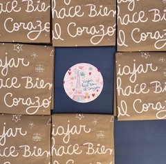 BOLSA DE PAPEL KRAFT- “VIAJAR HACE BIEN AL CORAZÓN“ en internet