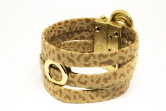 Bracelete Bege Animal Print - Fecho Imã Cobra - comprar online