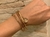 Trio de pulseiras douradas com pingente de cristal - comprar online