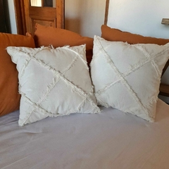 Almohadones 40*40 varios modelos lisos y estampados en internet