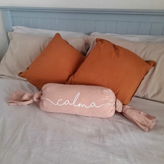 Almohadones forma de caramelo estampado - Pueblo deco