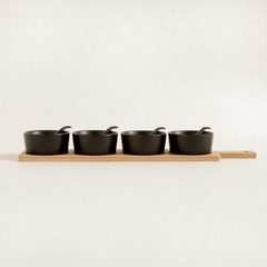 Set x 4 copetineros ceramica negra con base bamboo y cucharas 45x10cm