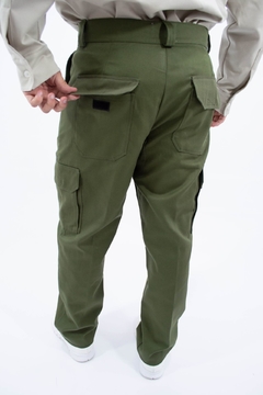 Pantalón cargo