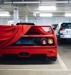 Capa Ferrari F40 na internet