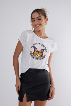 Remera Be kind BTF en internet