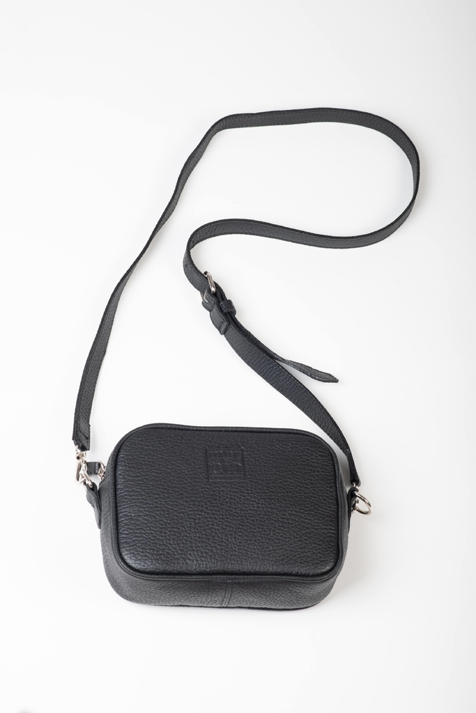 Crossbody negra 2025