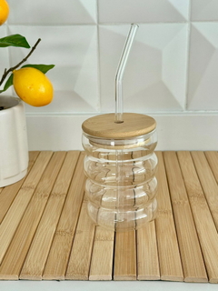 VASO DE VIDRIO CON TAPA DE BAMBOO Y SORBETE