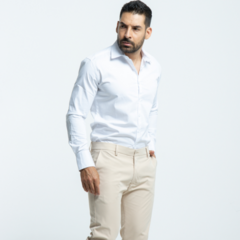 Camisa Blanca Slim Fit para un Look Elegante