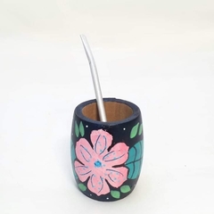 Mate e madera pintada con flores y bombilla - Erre objetos+deco