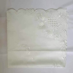 Carpeta blanca bordada 80 x 80 cm - comprar online