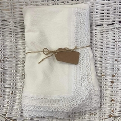 Mantel de tela tusor blanco con puntillas 1,45 x 2,40 m