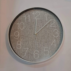 Reloj de pared blanco con fondo de tela lino - comprar online