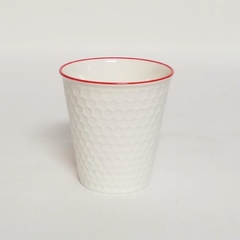 Taza cerámica blanca texturada con borde rojo