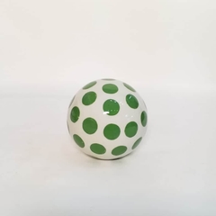 Esfera de cerámica estampada, lunares blanca y verde 10 cm