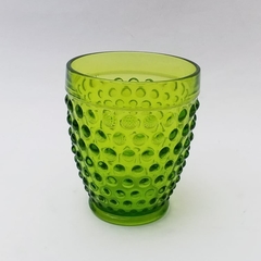 Vaso de vidrio texturado color verde - comprar online