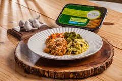 Estrogonofe de frango com arroz de couve flor e legumes no lemon pepper- 350g - comprar online