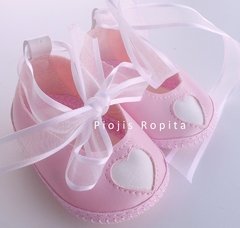 Zapatitos guillermina bautismo fiesta rosa en eco cuero con corazon y lazo blanco - comprar online