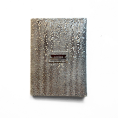 Porta pasaporte plateado glitter