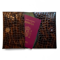 Porta pasaporte croco marron - comprar online