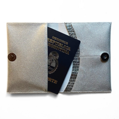 Porta pasaporte plateado - comprar online