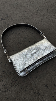 Imagen de Mini bag croco plateado gastado