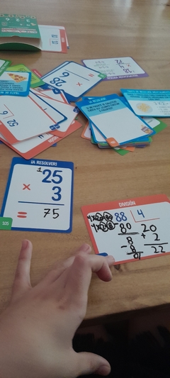 Imagen de Juego De Cartas Con Libro Y Marcador: Matemática 2 Multiplicaciones Y Divisiones