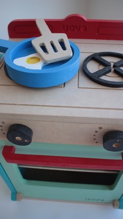 Imagen de - Cocinita con horno - Incluye una sartén de madera, una espátula y un huevo frito!