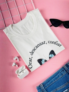 T-shirt ribana canelada Orar, descansar, confiar - comprar online