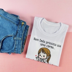 T-shirt Canelada Nem toda princesa usa coroa - comprar online