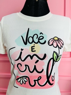 T-shirt Ribana Canelada Você é incrível - comprar online
