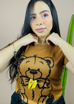 T-shirt Canelada Teddy laço broche na internet