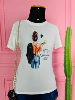T-shirt Ribana Canelada Need summer now (Tradução: Preciso do verão agora) - comprar online