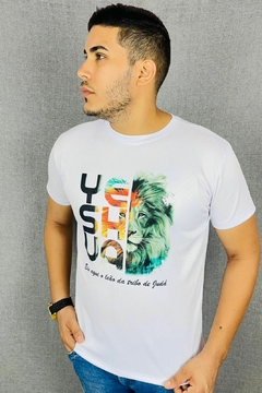 T-shirt Masculina Canelada Yeshua eis aqui o leão da tribo de Judá
