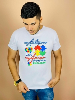 T-shirt Masculina Canelada Autismo com amor as peças se encaixam - comprar online