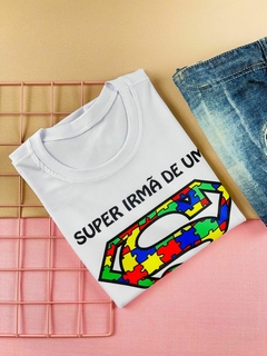 T-shirt Feminina Canelada Super irmã de um super autista - comprar online