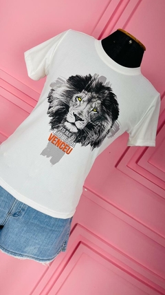 T-shirt Ribana Canelada Eis que o Leão de Judá Venceu - loja online