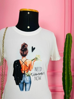 T-shirt Ribana Canelada Need summer now (Tradução: Preciso do verão agora) na internet