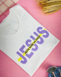 T-shirt ribana canelada Jesus neste nome há poder - comprar online