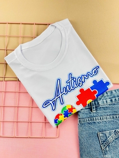 T-shirt Canelada Autismo com amor as peças se encaixam - comprar online