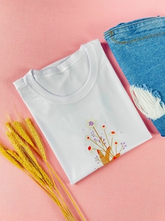 T-shirt Canelada Mão Minimalista - comprar online