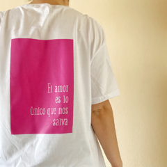 Remera blanca + amor propio en internet