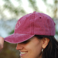 Gorra flor bordo