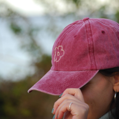 Gorra flor bordo en internet