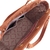 a imagem mostra o interior de uma bolsa feminina tipo tote cor caramelo com alça longa