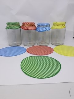 Pote de vidro com papel em quatro cores